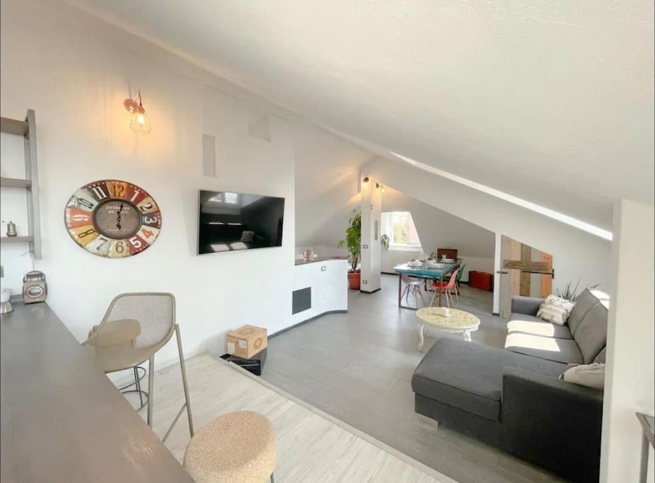 Ferienwohnung Mansarda Vista Mare A Zinola Savona Exterior foto
