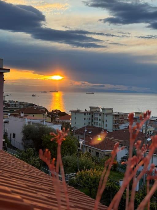 Ferienwohnung Mansarda Vista Mare A Zinola Savona Exterior foto