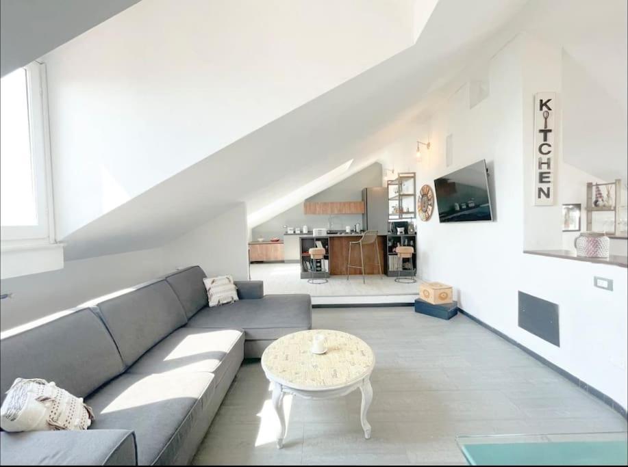 Ferienwohnung Mansarda Vista Mare A Zinola Savona Exterior foto